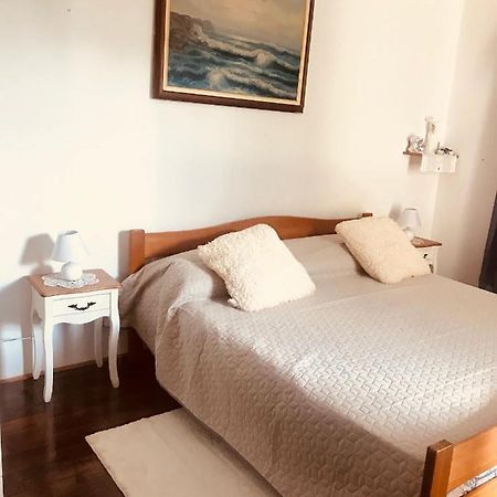 B. Ela Rooms Porec Bagian luar foto