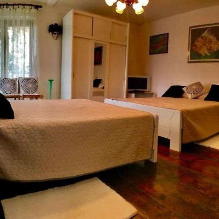 B. Ela Rooms Porec Bagian luar foto