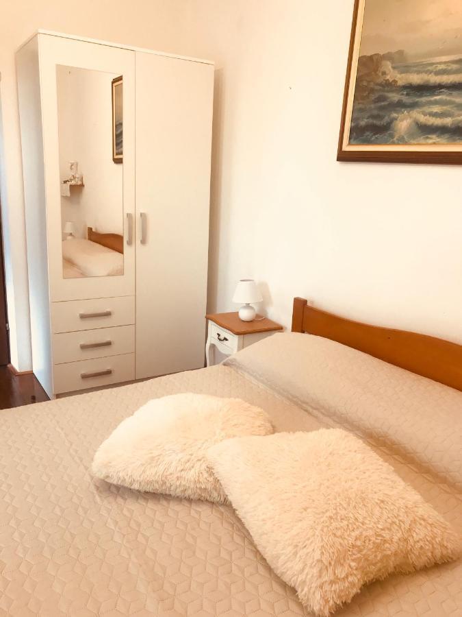 B. Ela Rooms Porec Bagian luar foto