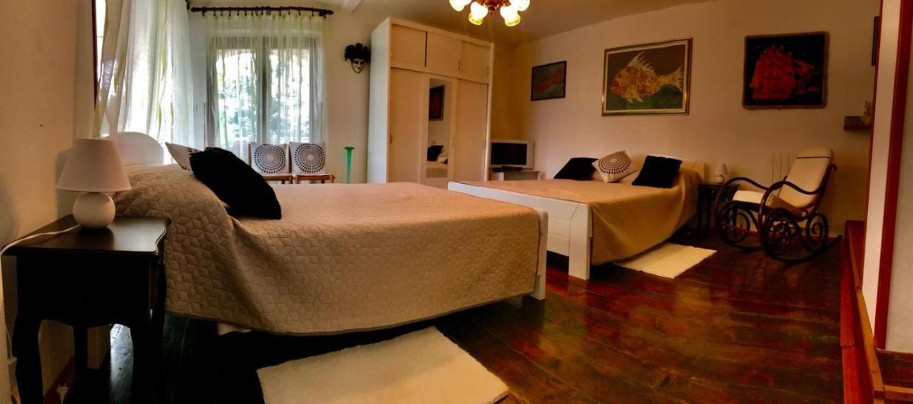 B. Ela Rooms Porec Bagian luar foto